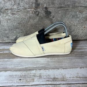 Women’s Toms Size 8